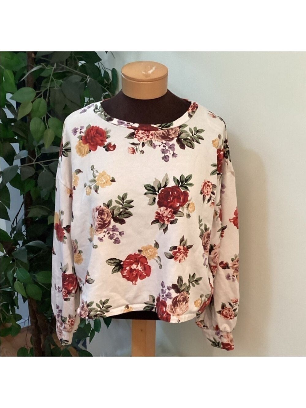 Candies long sleeve crop top floral sweatshirt Womans size XL colorful